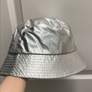 Justine Skye x H&M Metallic Silver Bucket Hat – S/M